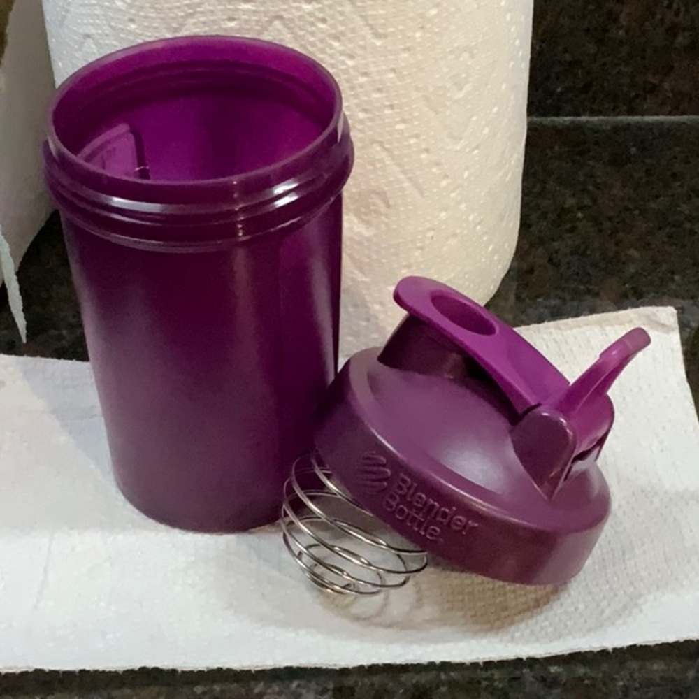 22 ounce purple blender bottle